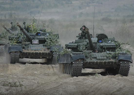 Фото Под Челябинском проходят двусторонние танковые учения
