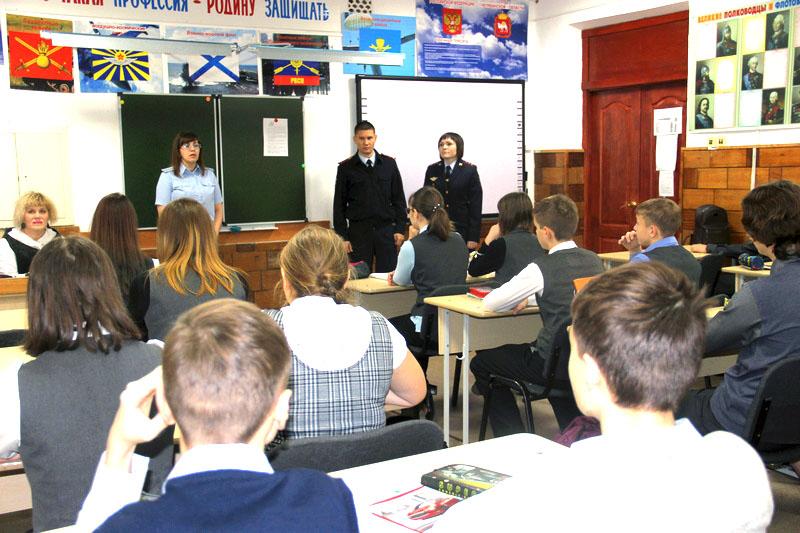 Фото Недетский разговор: полицейские Челябинска рассказали школьникам всю правду о наркотиках