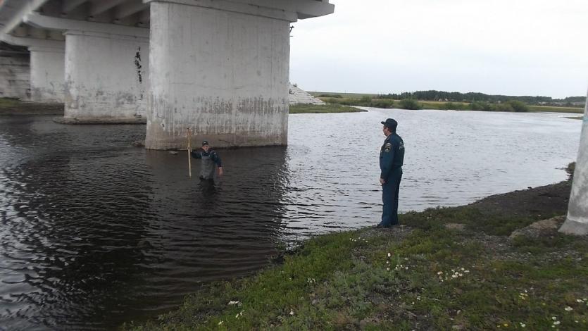 Фото Пожарная охрана держит на контроле паводковую ситуацию в Магнитогорске, Верхнеуральском и Агаповском районах