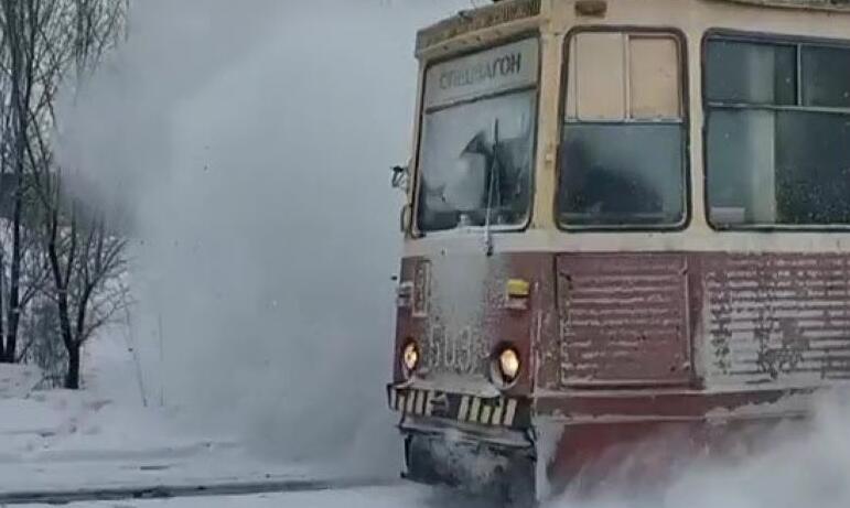 Фото «ЧелябГЭТ» бросил все силы на расчистку трамвайных путей от снега