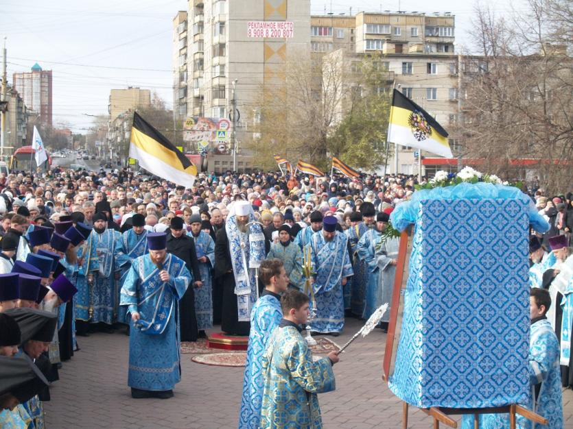 Фото Более 500 челябинцев прошли крестным ходом по столице Южного Урала
