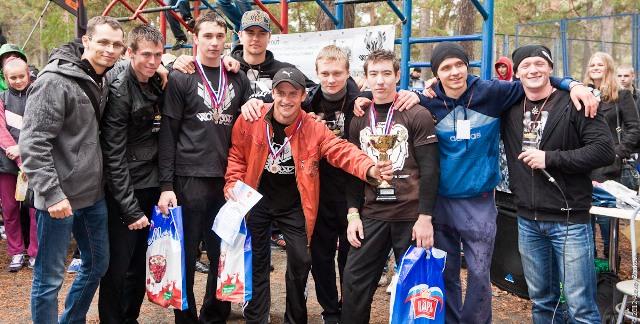 Фото Street Workout набирает популярность. На чемпионате в Челябинске встретились команды из 16 городов