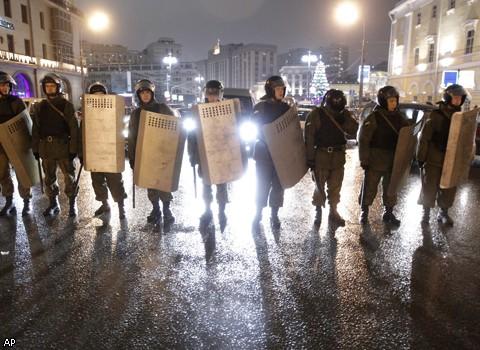 Фото Иван Мельников: Люди вышли против массовых нарушений закона