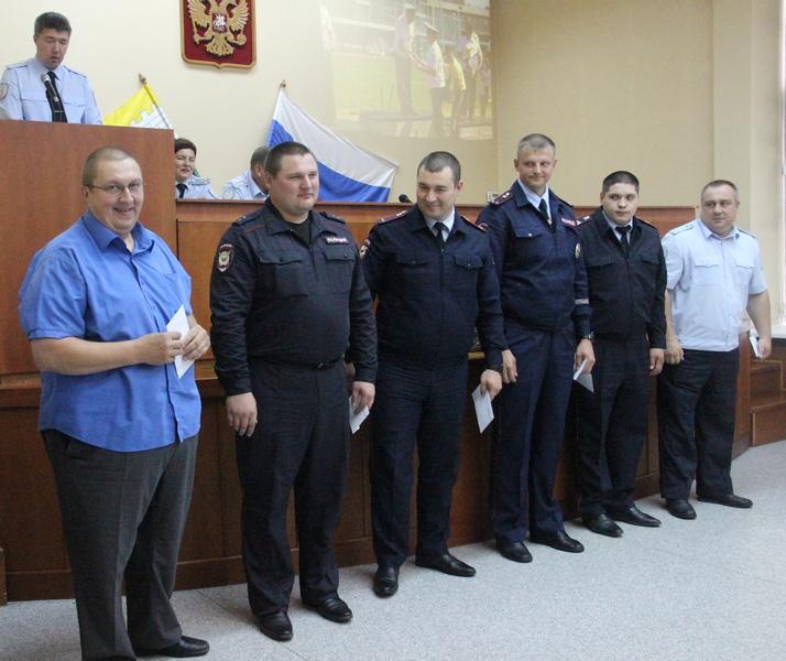 Фото Молодые полицейские Челябинска получили офицерские звания