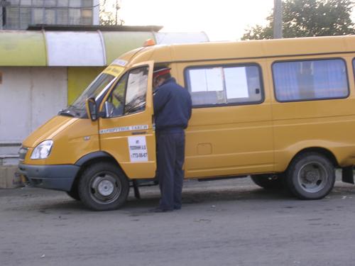 Фото Челябинские маршрутные перевозчики укрываются от налогов, но требуют поднять тарифы – министры уже готовы увеличить цены 