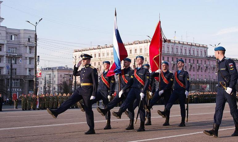 Фото Челябинск начинает подготовку к параду Победы