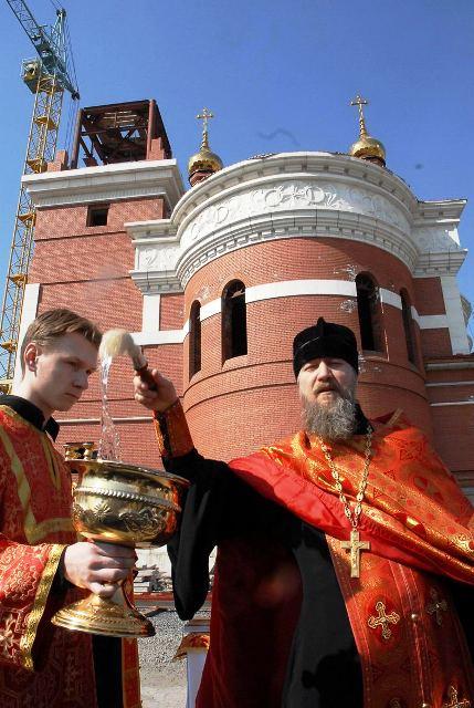Фото Челябинский металлургический комбинат продолжает строительство храма святого Георгия Победоносца 