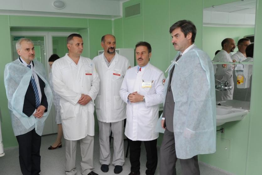Фото Евгений Редин оценил обновленную реанимацию в Челябинской областной больнице