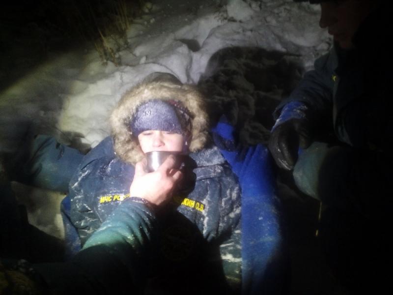 Фото Сотрудники МЧС вызволяли людей, застрявших в Коркинском разрезе