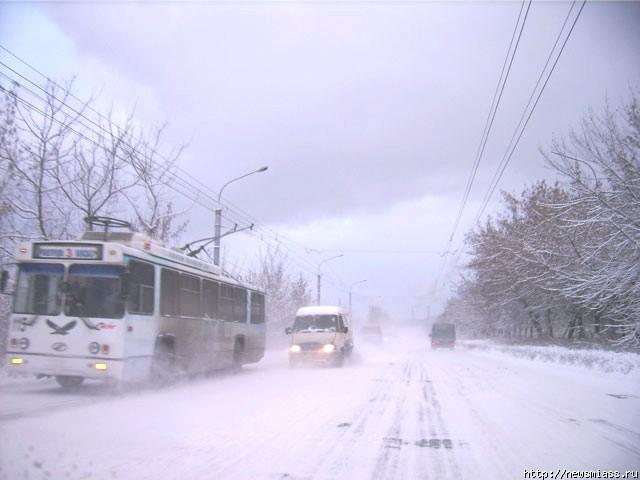 Фото Снегопад спровоцировал массу серьезных неприятностей на миасских дорогах