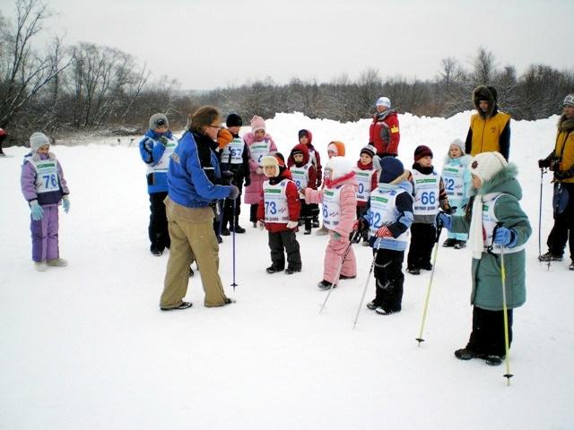 Фото В «Солнечной долине» «поставят на лыжи» 60 воспитанников детского дома
