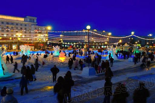 Фото В Челябинске начался демонтаж ледового городка