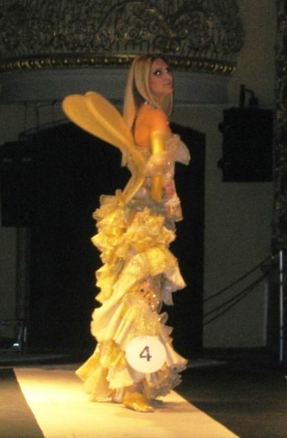 Фото В первый день весны в Челябинске показали «Платье города 2008»