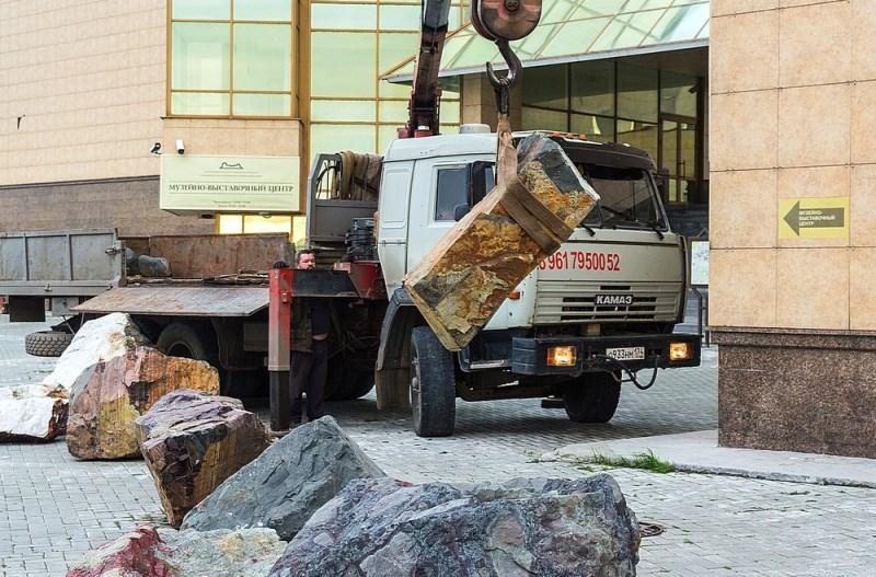 Фото В Саду камней Челябинска новые экспонаты