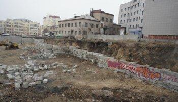 Фото Челябинские чиновники форсируют сооружение сквера на месте скандальной стройки