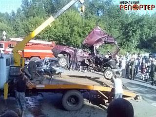 Фото Грузовик в Златоусте протаранил 15 автомобилей