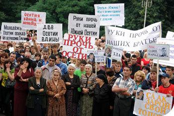 Фото В Магнитогорске прошел митинг против войны в Южной Осетии