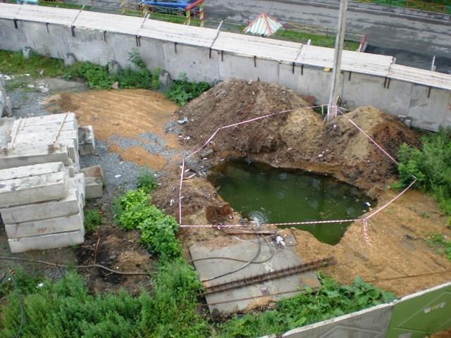Фото В центре Челябинска, возможно, по вине застройщика стал рушиться жилой дом 