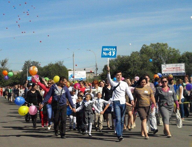 Фото В Магнитогорске День знаний отметили парадом первоклассников 