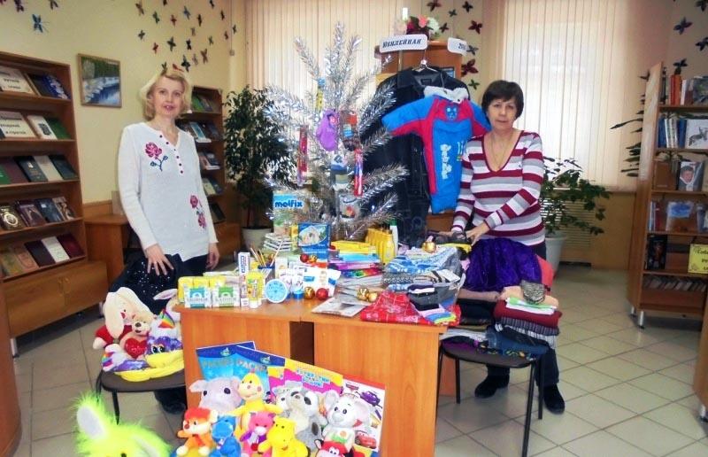 Фото Челябинская библиотека собирает новогодние подарки для сирот