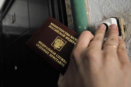 Фото Челябинские приставы нашли должника по алиментам в шкафу