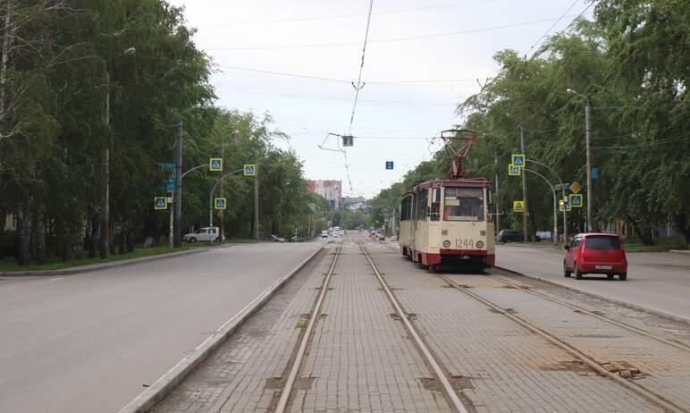 Фото В Челябинске по улице Горького пустили трамвай-челнок