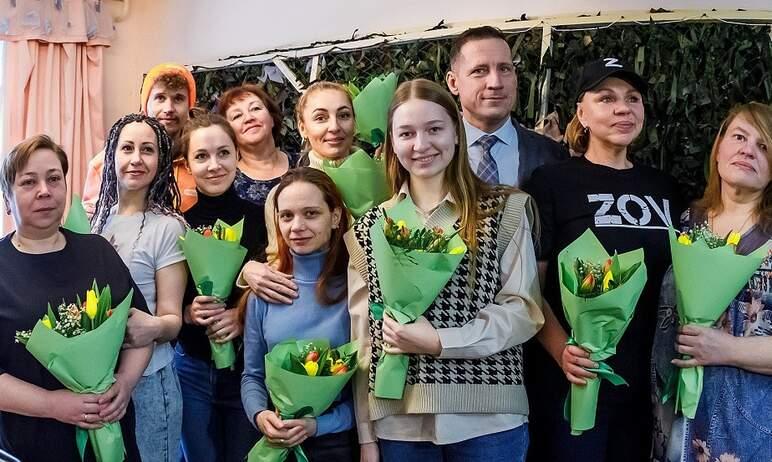 Фото Ваша поддержка бесценна: в Челябинске поздравили прекрасных представительниц движения «ZOV» 