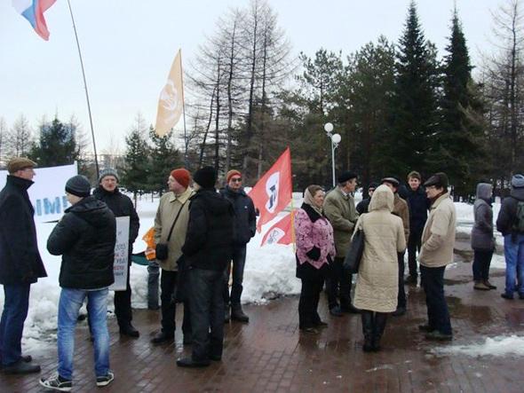 Фото Челябинск проводит зиму четырьмя пикетами: за приватизацию общежитий, против коллекторов, в поддержку «безопасной» ипотеки и в ожидании «мирной весны» 