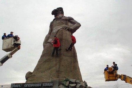 Фото В Челябинске сошьют самую большую шубу Деда Мороза