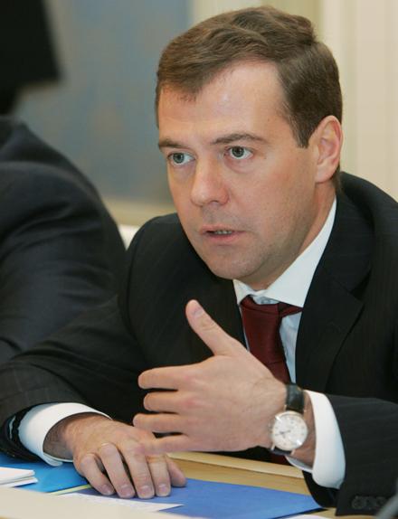 Фото Президент Медведев поручил МЧС помочь Израилю в тушении пожаров