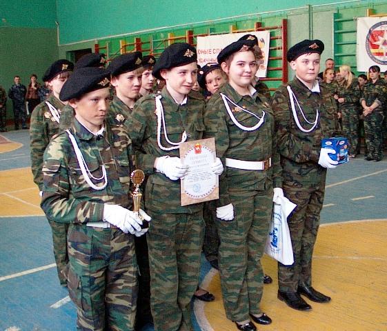 Фото В Челябинске с винтовками в руках встретились юные спасатели