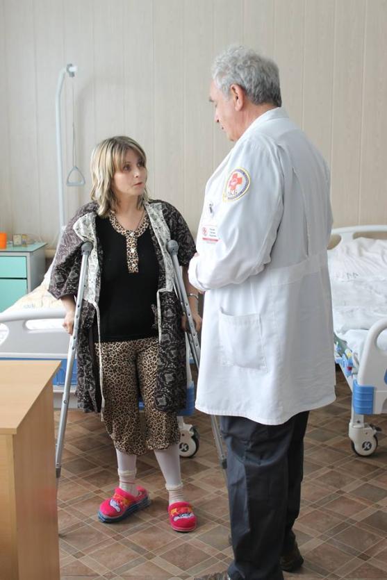 Фото Травматологи ЧОКБ подарили жительнице Коркино способность ходить