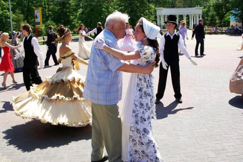 Фото Академия изящных искусств дает бал в честь дня рождения Пушкина