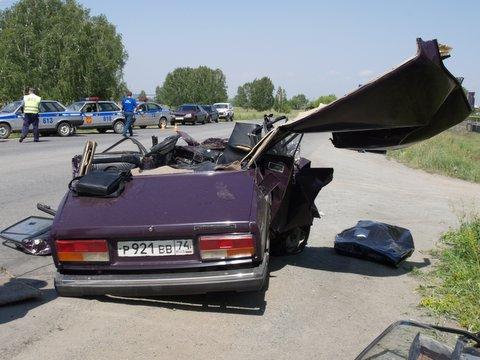 Фото В Челябинске загорелся попавший в ДТП автомобиль: пассажиры сгорели заживо
