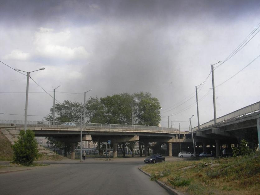 Фото На улице Доватора в Челябинске бушует сильнейший пожар