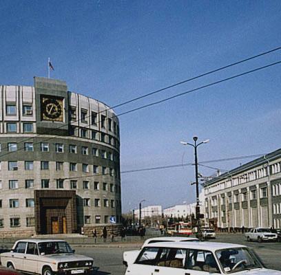 Фото В подозрительном свертке на площади Революции Челябинска оказался строительный мусор