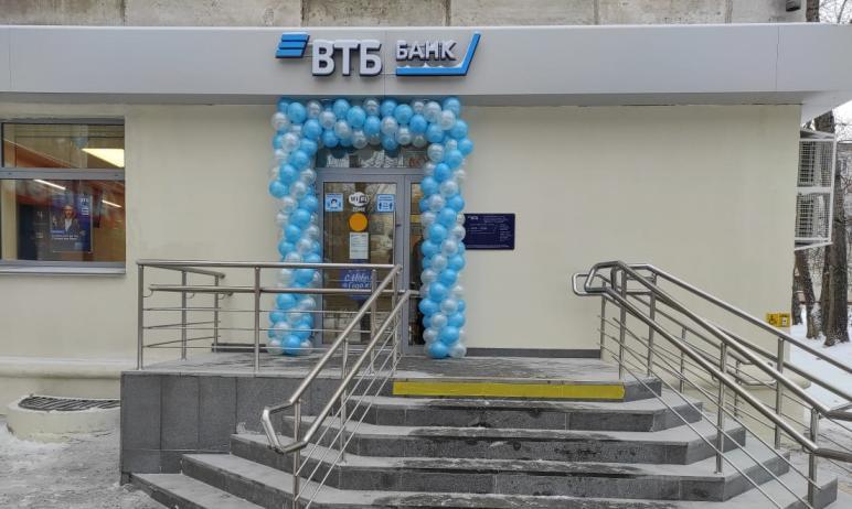 Фото ВТБ открыл новый офис в Металлургическом районе Челябинска