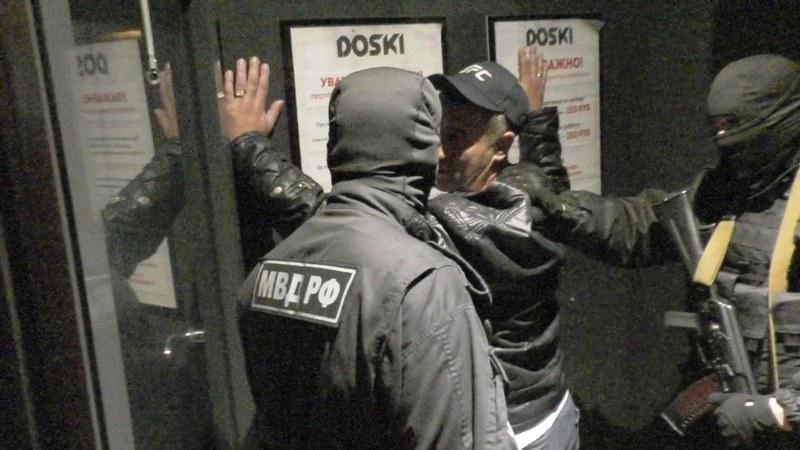 Фото Челябинские полицейские наведались в бар &quot;Доски&quot;, на который постоянно жалуются горожане