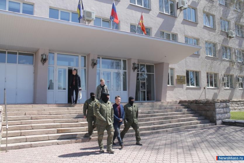 Фото Глава Миасса Геннадий Васьков задержан силовиками