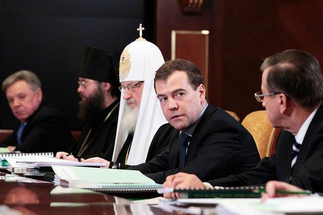 Фото Медведев: средства идущие на восстановление  Воскресенского Ново-Иерусалимского  монастыря должны  жестко конролироваться