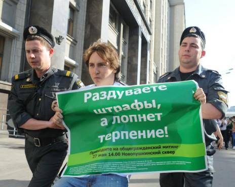 Фото Новый закон о митингах ужесточит цензуру в Интернете