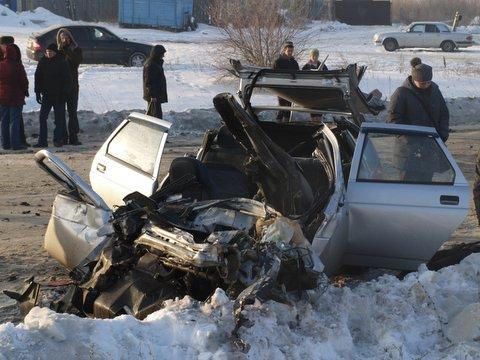 Фото В Челябинске в ДТП разорвало на части «Ладу» с двумя девушками (ФОТО)