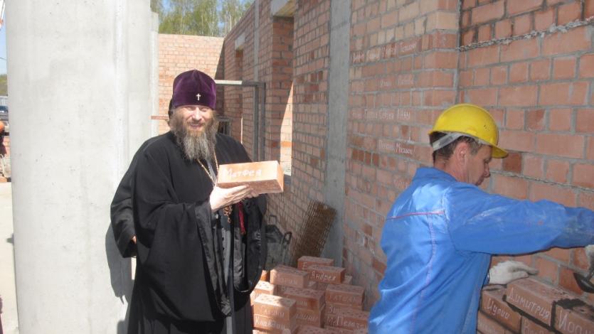 Фото Митрополит Никодим: Кирпичи памяти, заложенные в главный храм Челябинской области, преодолеют время