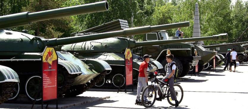 Фото Челябинск получил в собственность два танка - Т-64 и Т-80
