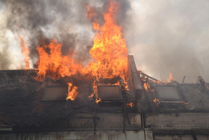 Фото Из-за отсутствия рабочего давления в водоводе в Челябинске сгорели элитные квартиры