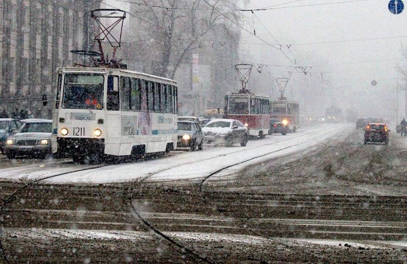 Фото Дорожники справляются с обильными снегопадами в Челябинской области
