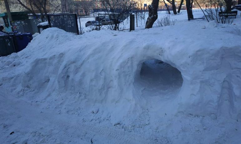 Фото В Челябинске решение о вывозе снежных куч из дворов должны принимать жильцы