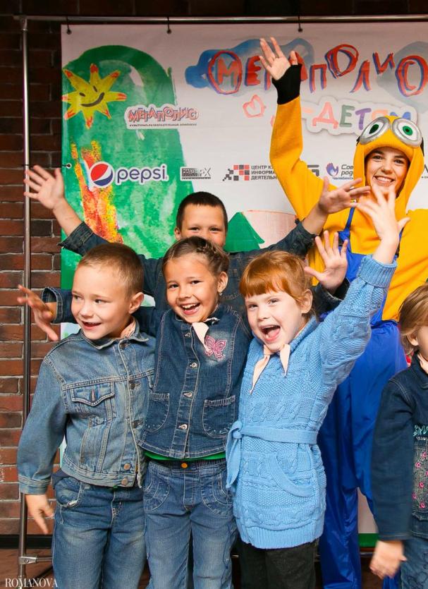 Фото «Чадоград» дарит подарки детям
