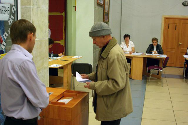 Фото По состоянию на 17 часов проголосовало 37,46 процента южноуральских избирателей