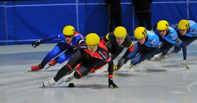 Фото Молодые южноуральские конькобежцы покорили пьедестал почета на соревнованиях в Италии